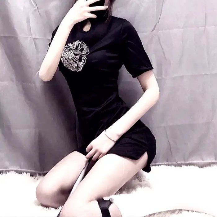 他在窥着你
